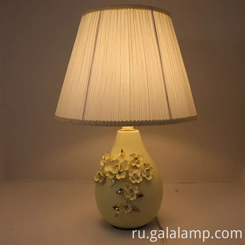 Элегантная золотая керамическая настольная лампа для спальни и гостиной